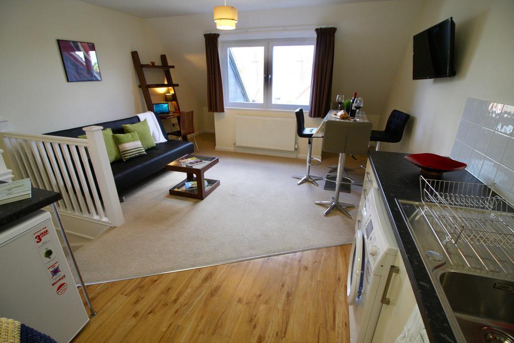 Ferienwohnung Amberblue@Epsom Exterior foto