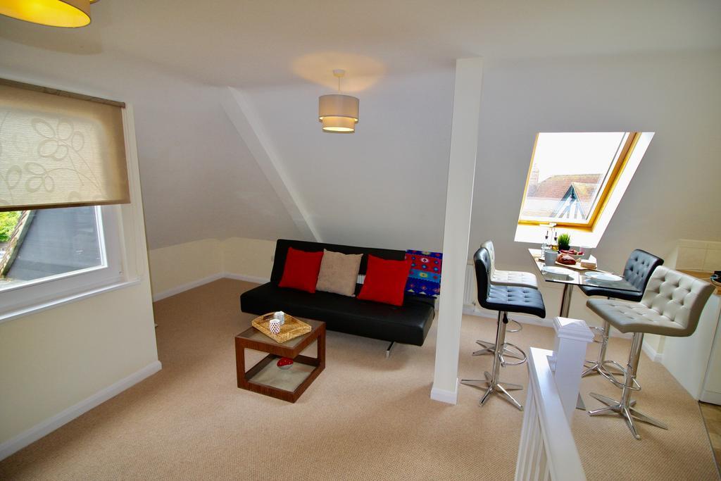 Ferienwohnung Amberblue@Epsom Exterior foto